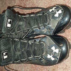 Boys size 3.5 under armor cleats